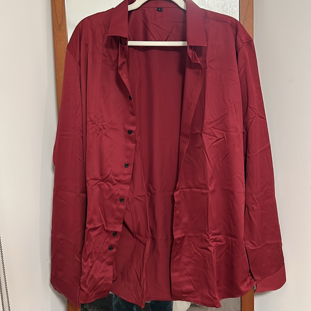 Never worn large red button down - Picture 4 of 4
